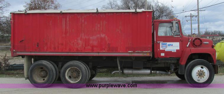 image for item AW9791 1988 Ford LN9000 grain truck