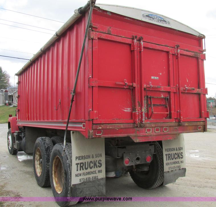 image for item AW9791 1988 Ford LN9000 grain truck