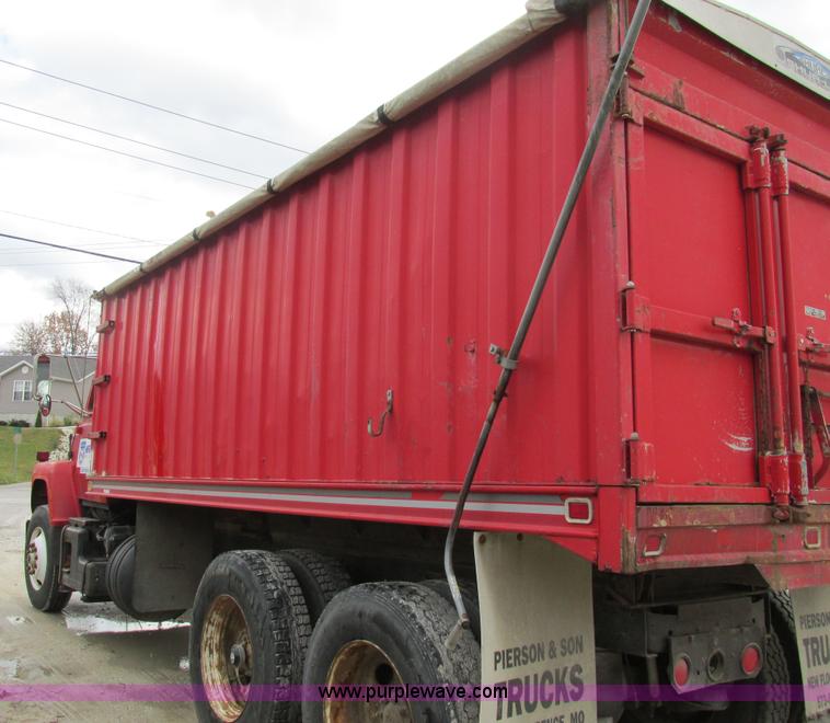 image for item AW9791 1988 Ford LN9000 grain truck