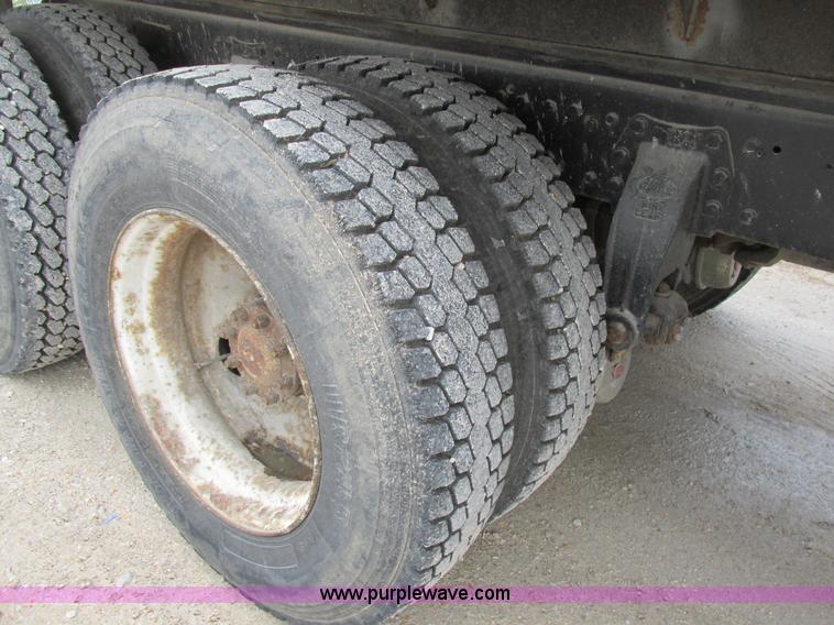 image for item AW9791 1988 Ford LN9000 grain truck