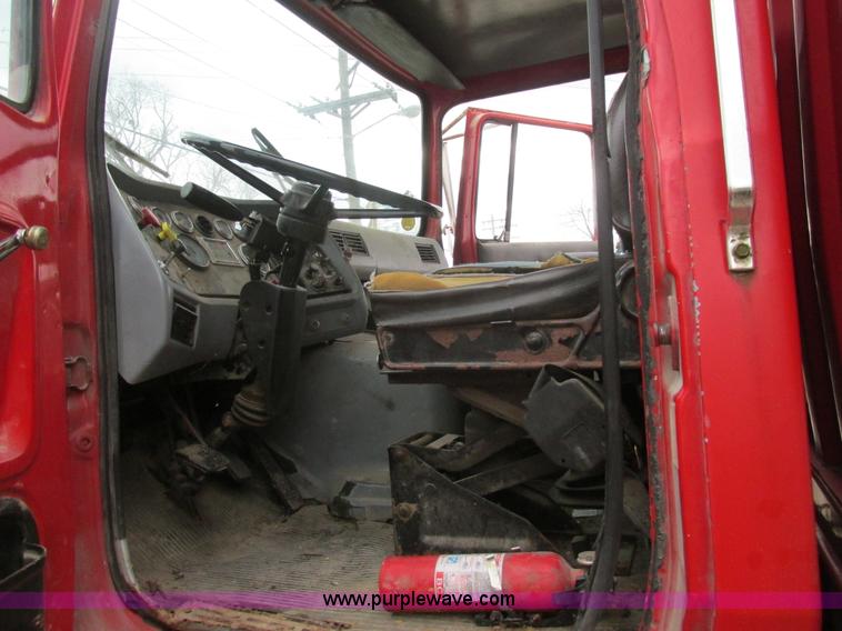 image for item AW9791 1988 Ford LN9000 grain truck