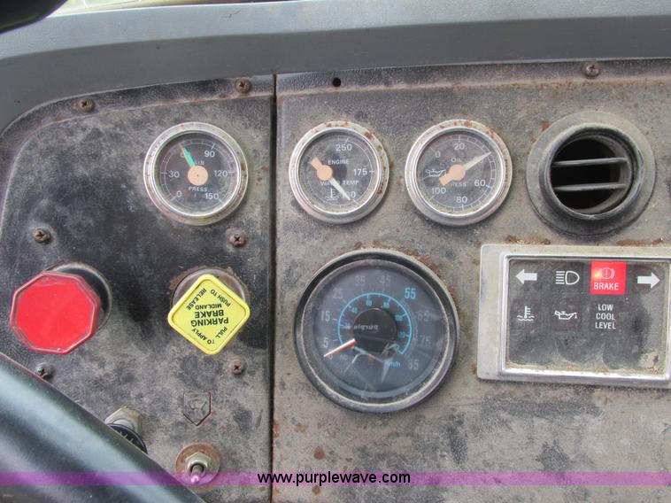 image for item AW9791 1988 Ford LN9000 grain truck