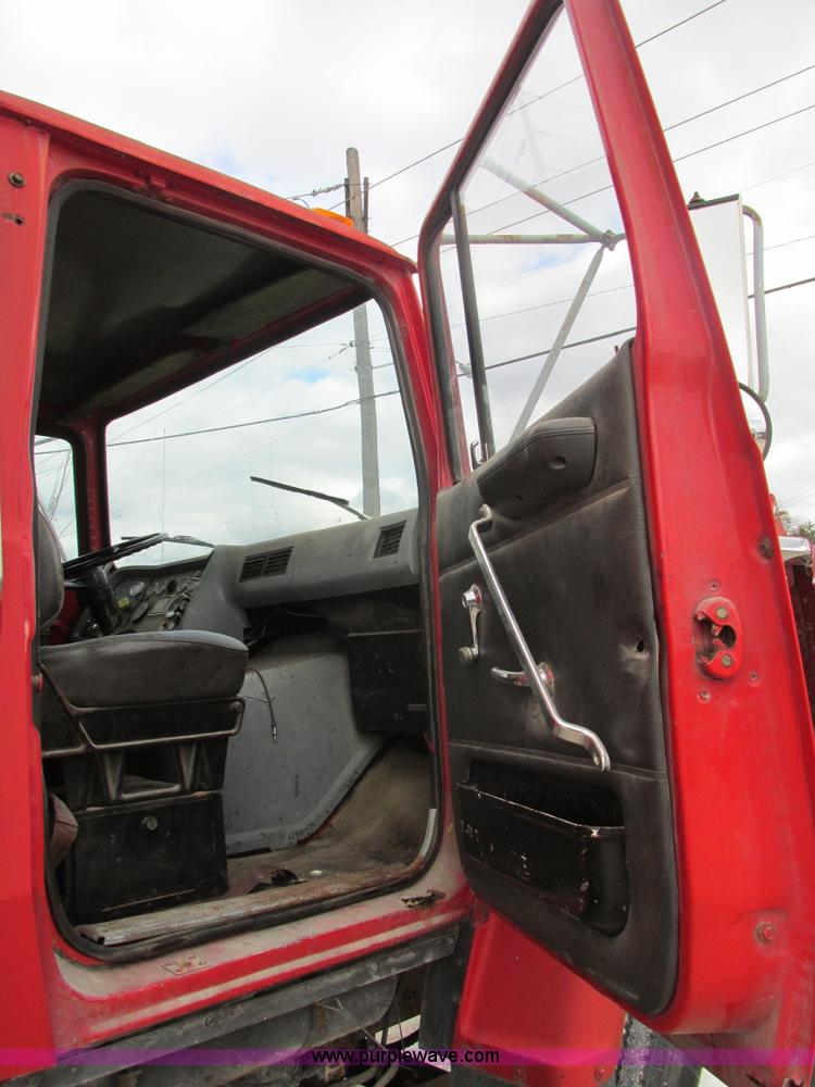 image for item AW9791 1988 Ford LN9000 grain truck