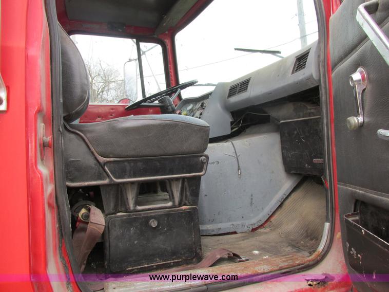image for item AW9791 1988 Ford LN9000 grain truck