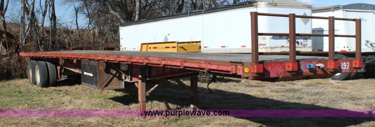 image for item D1301 1985 Fruehauf flatbed trailer