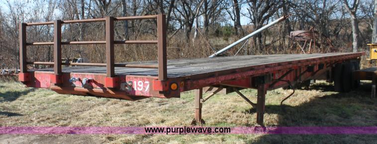 image for item D1301 1985 Fruehauf flatbed trailer