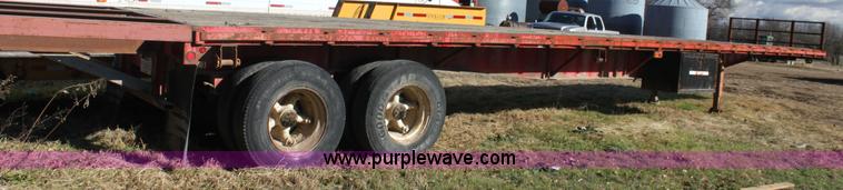 image for item D1301 1985 Fruehauf flatbed trailer