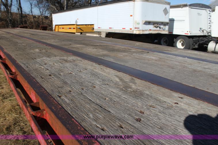 image for item D1301 1985 Fruehauf flatbed trailer
