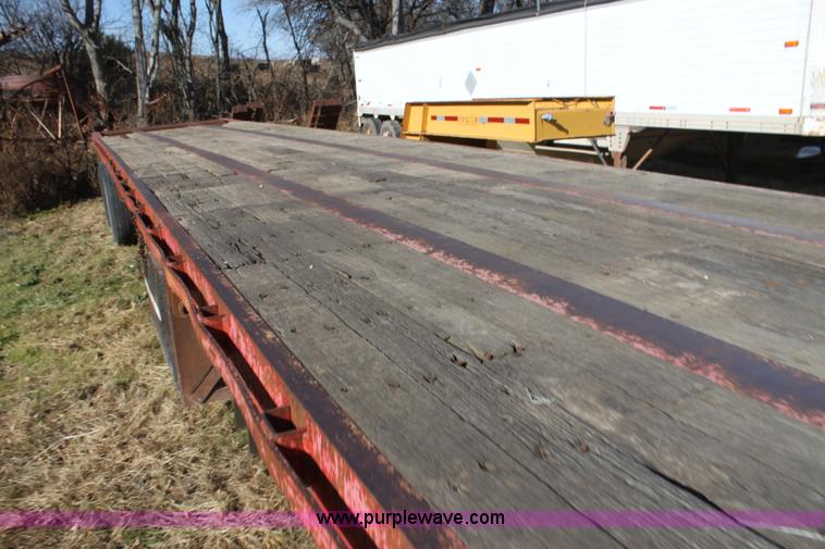 image for item D1301 1985 Fruehauf flatbed trailer