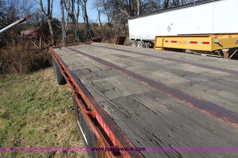 image for item D1301 1985 Fruehauf flatbed trailer