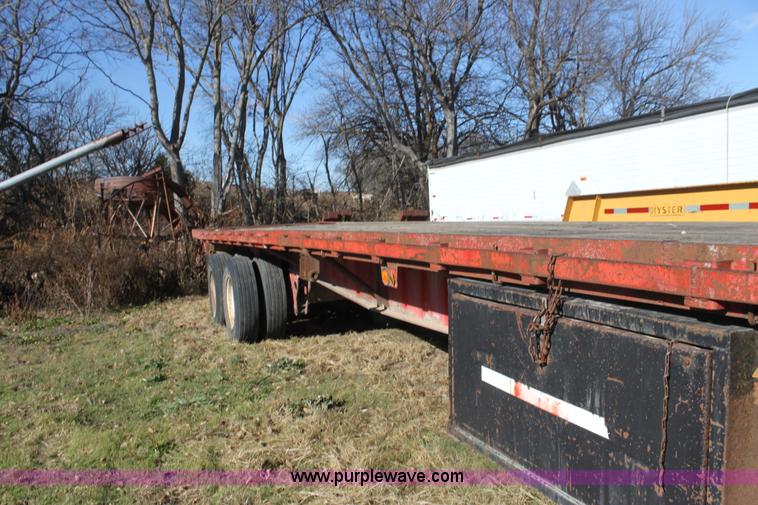 image for item D1301 1985 Fruehauf flatbed trailer