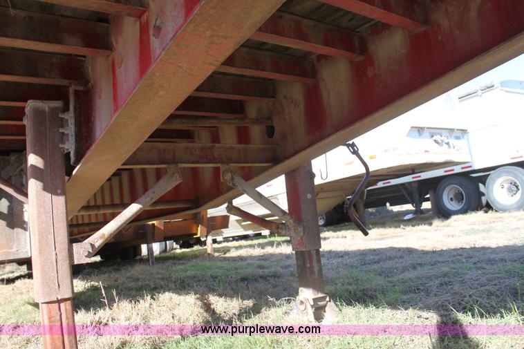 image for item D1301 1985 Fruehauf flatbed trailer