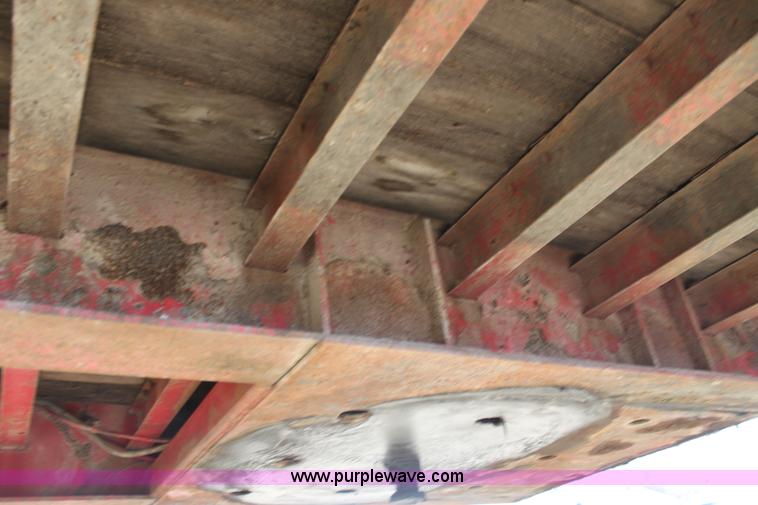 image for item D1301 1985 Fruehauf flatbed trailer