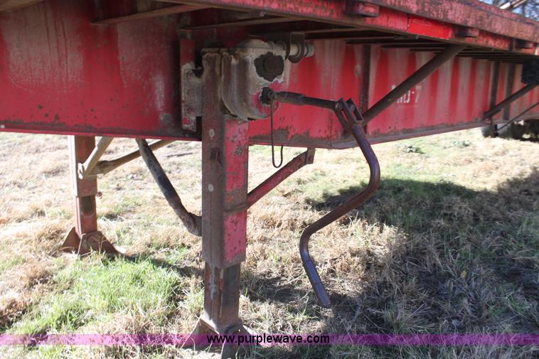 image for item D1301 1985 Fruehauf flatbed trailer