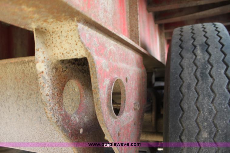 image for item D1301 1985 Fruehauf flatbed trailer