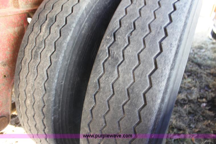 image for item D1301 1985 Fruehauf flatbed trailer