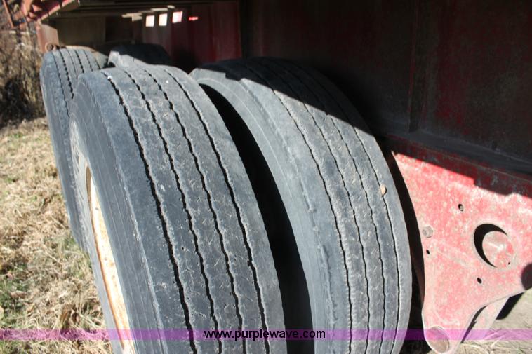 image for item D1301 1985 Fruehauf flatbed trailer