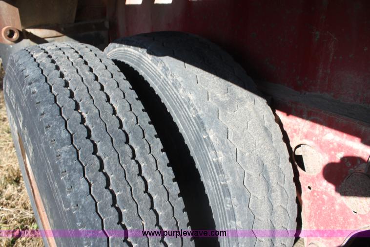 image for item D1301 1985 Fruehauf flatbed trailer