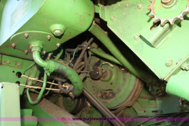 image for item D1303 1979 John Deere 6620 Turbo combine