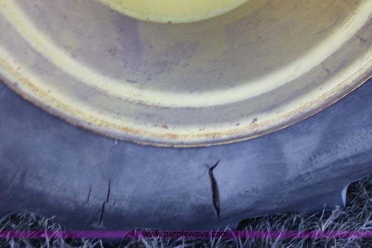 image for item D1303 1979 John Deere 6620 Turbo combine