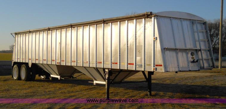image for item D1308 1992 Merritt hopper grain trailer