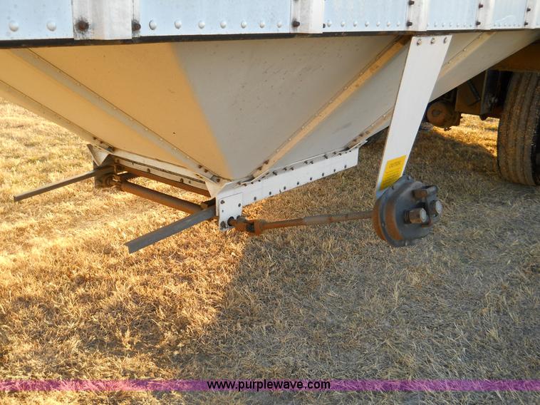 image for item D1308 1992 Merritt hopper grain trailer