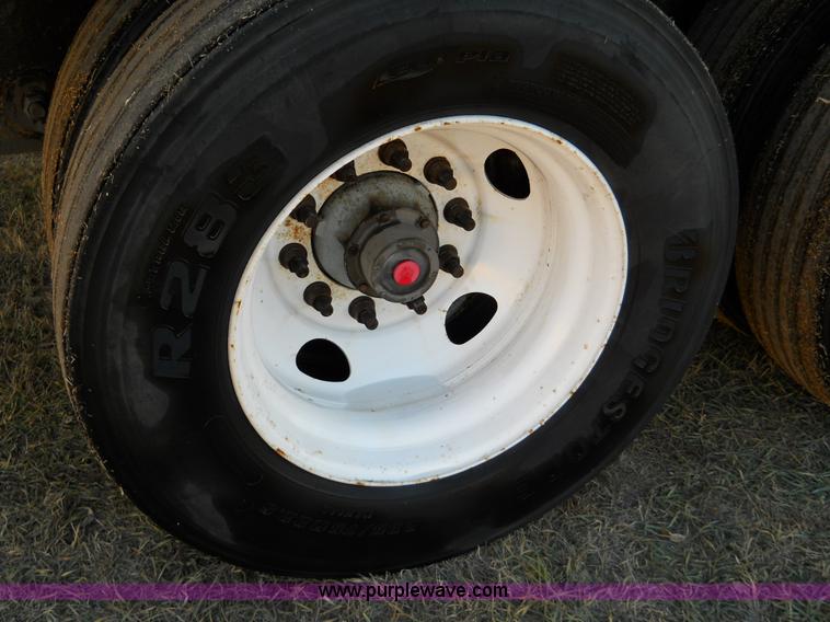 image for item D1308 1992 Merritt hopper grain trailer