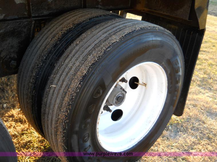 image for item D1308 1992 Merritt hopper grain trailer