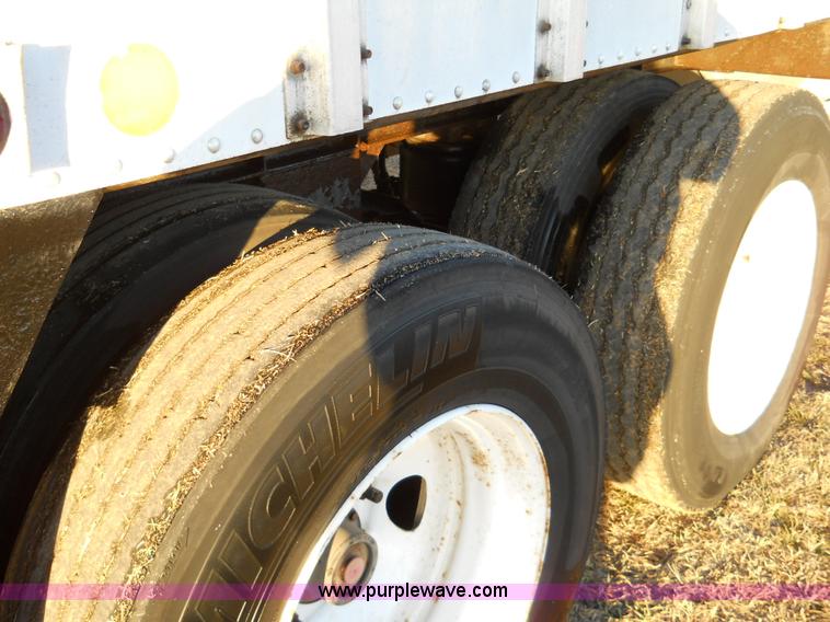 image for item D1308 1992 Merritt hopper grain trailer