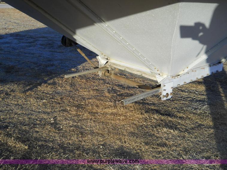 image for item D1308 1992 Merritt hopper grain trailer