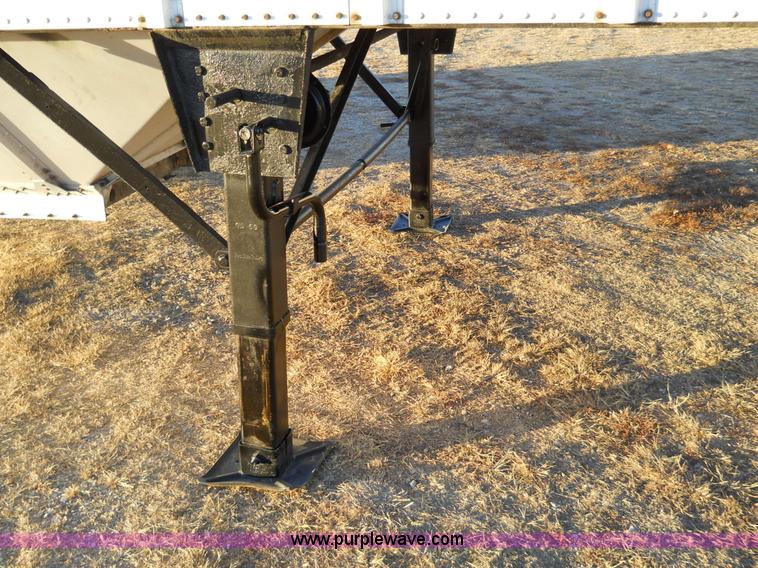 image for item D1308 1992 Merritt hopper grain trailer