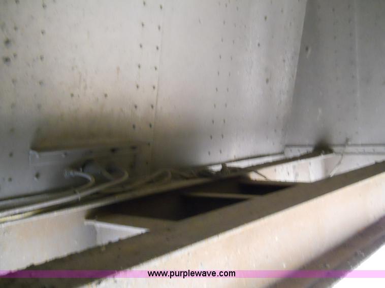 image for item D1308 1992 Merritt hopper grain trailer