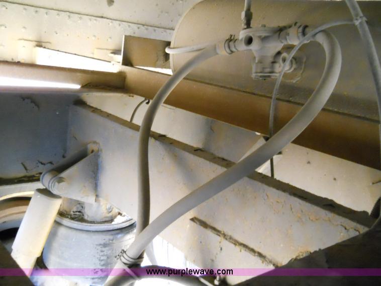 image for item D1308 1992 Merritt hopper grain trailer