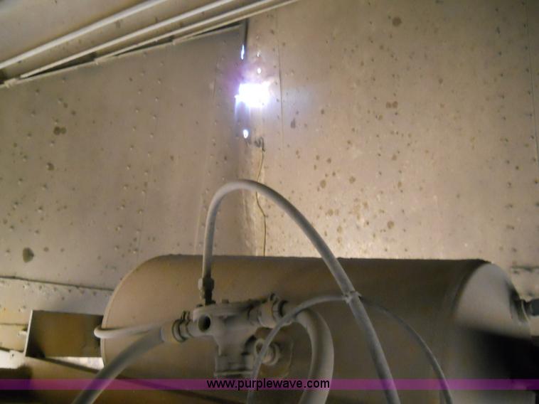 image for item D1308 1992 Merritt hopper grain trailer