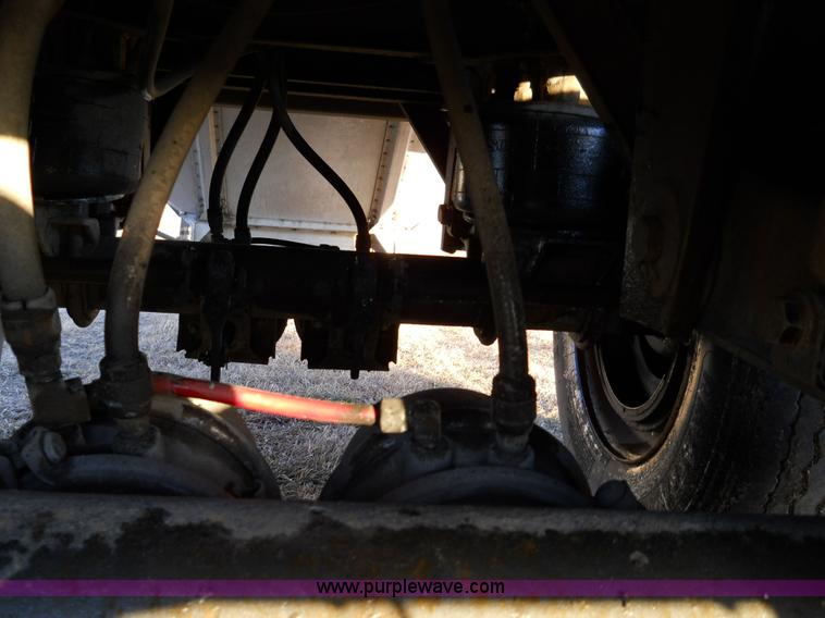 image for item D1308 1992 Merritt hopper grain trailer