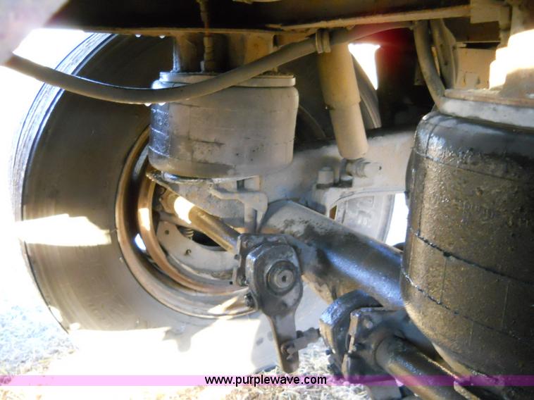 image for item D1308 1992 Merritt hopper grain trailer