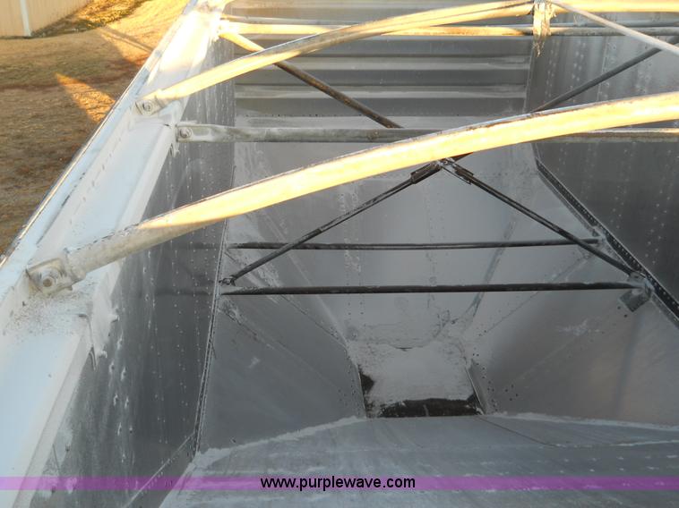 image for item D1308 1992 Merritt hopper grain trailer