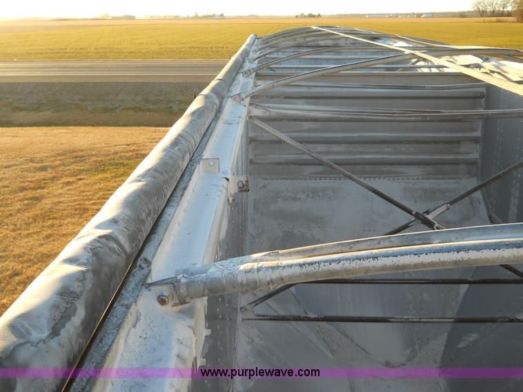 image for item D1308 1992 Merritt hopper grain trailer