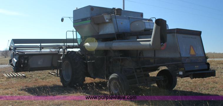 image for item D1309 1986 Gleaner L3 combine