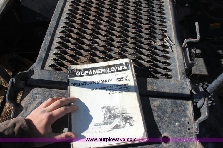 image for item D1309 1986 Gleaner L3 combine