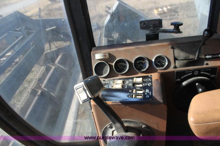 image for item D1309 1986 Gleaner L3 combine
