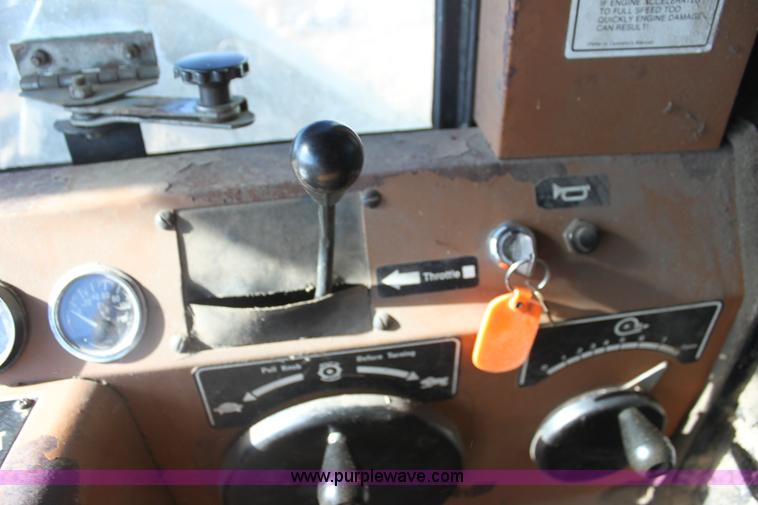 image for item D1309 1986 Gleaner L3 combine