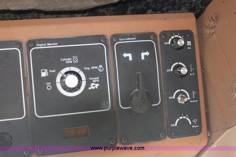 image for item D1309 1986 Gleaner L3 combine