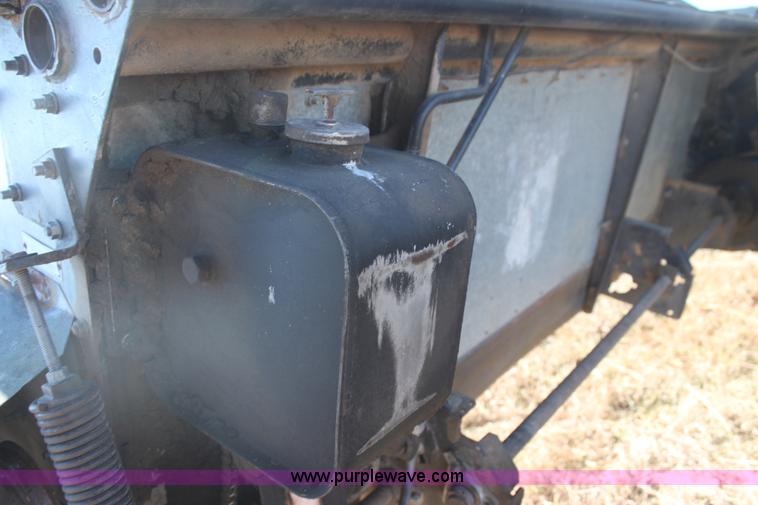 image for item D1309 1986 Gleaner L3 combine