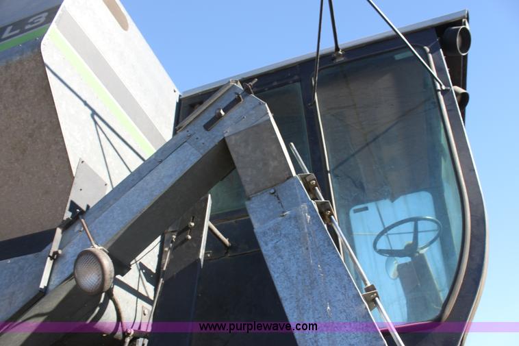 image for item D1309 1986 Gleaner L3 combine