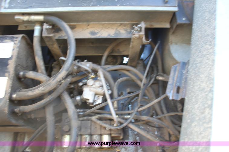 image for item D1309 1986 Gleaner L3 combine