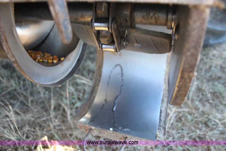 image for item D1309 1986 Gleaner L3 combine