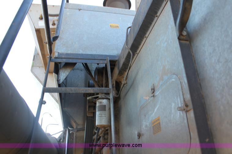 image for item D1309 1986 Gleaner L3 combine