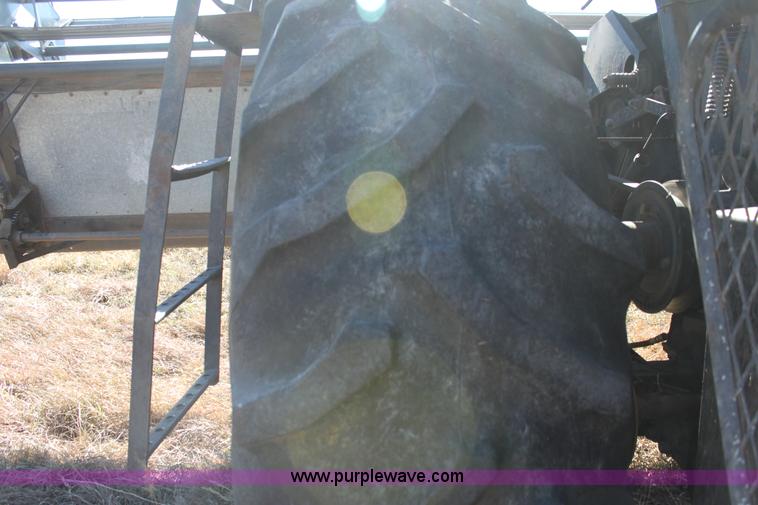 image for item D1309 1986 Gleaner L3 combine