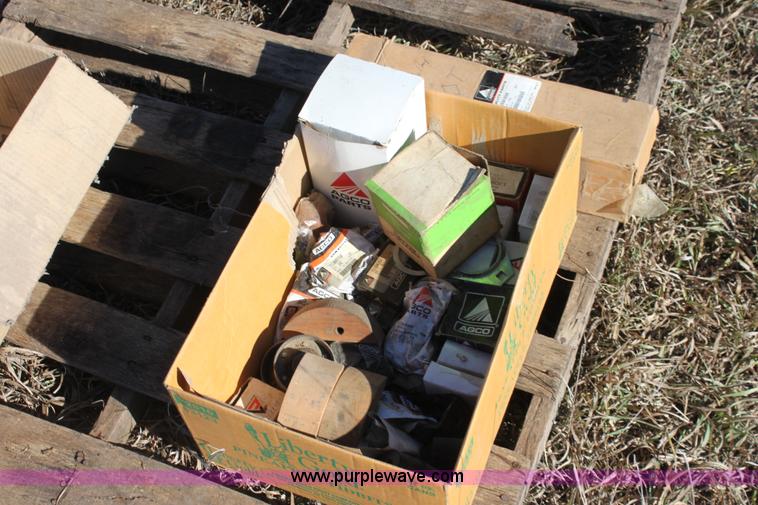 image for item D1309 1986 Gleaner L3 combine